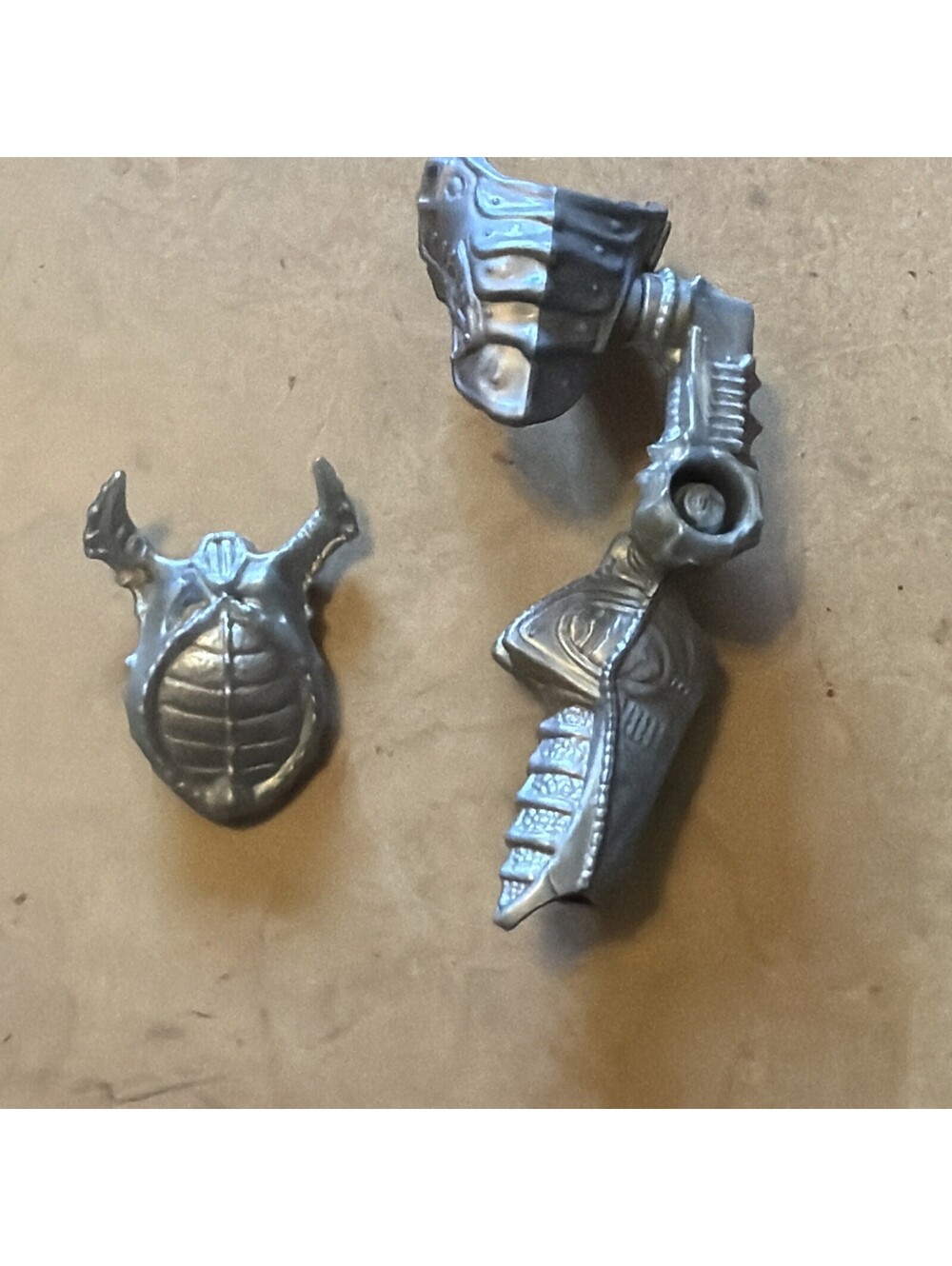 Aliens vs Predator Cracked Tusk Predator 1993 Kenner Action Figure 90s Parts Lot